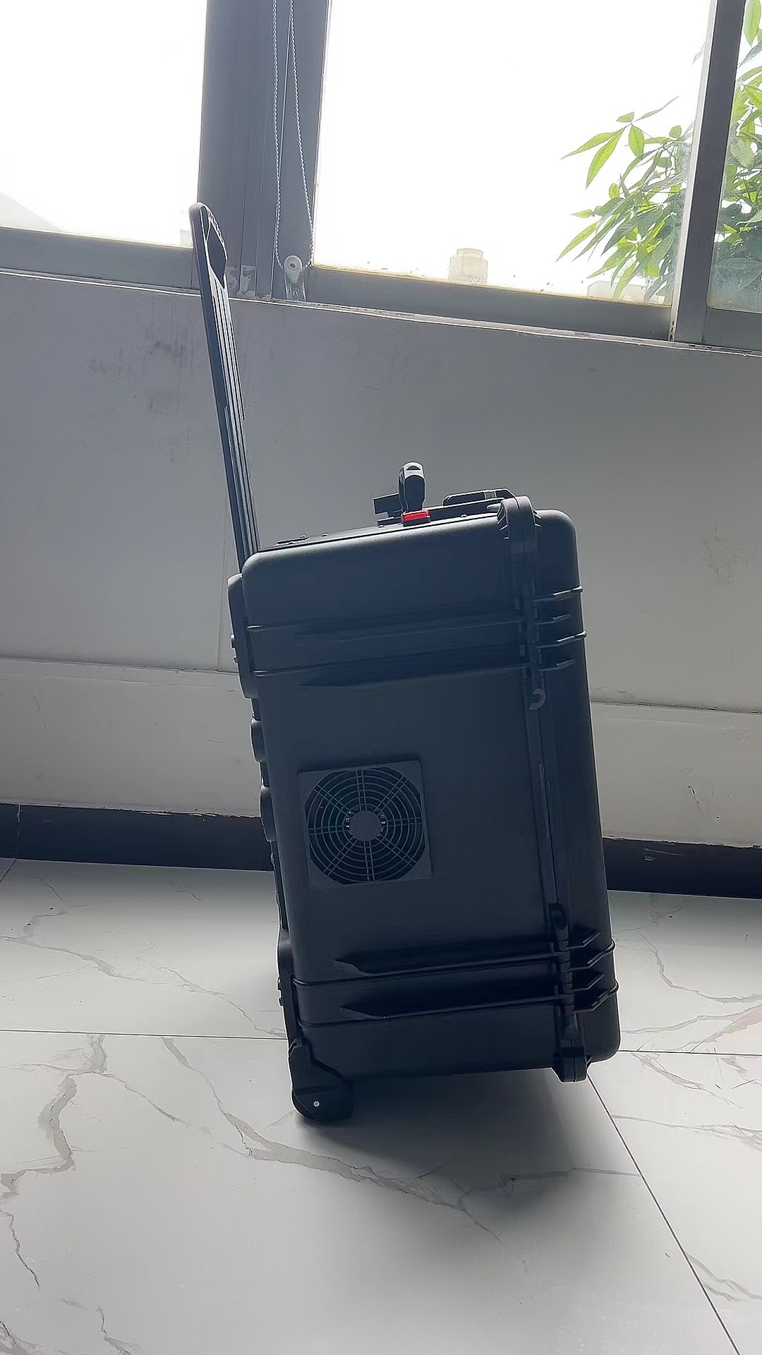 玉龙手拉箱型移动通信干扰器